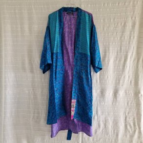 Silke kimono bygebjerg tone i tone kort med blte No.7