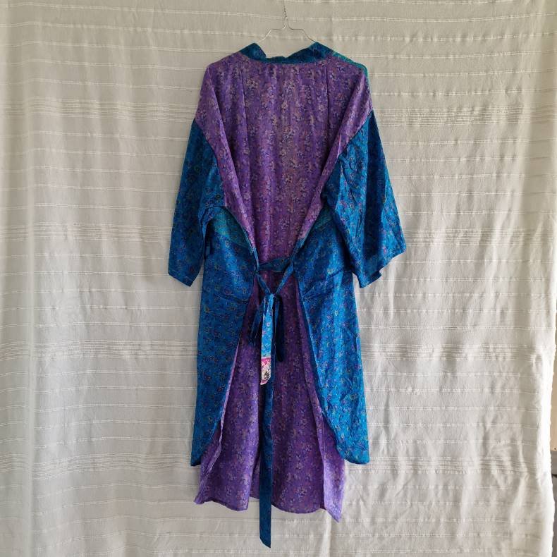 Silke kimono bygebjerg tone i tone kort med blte No.7