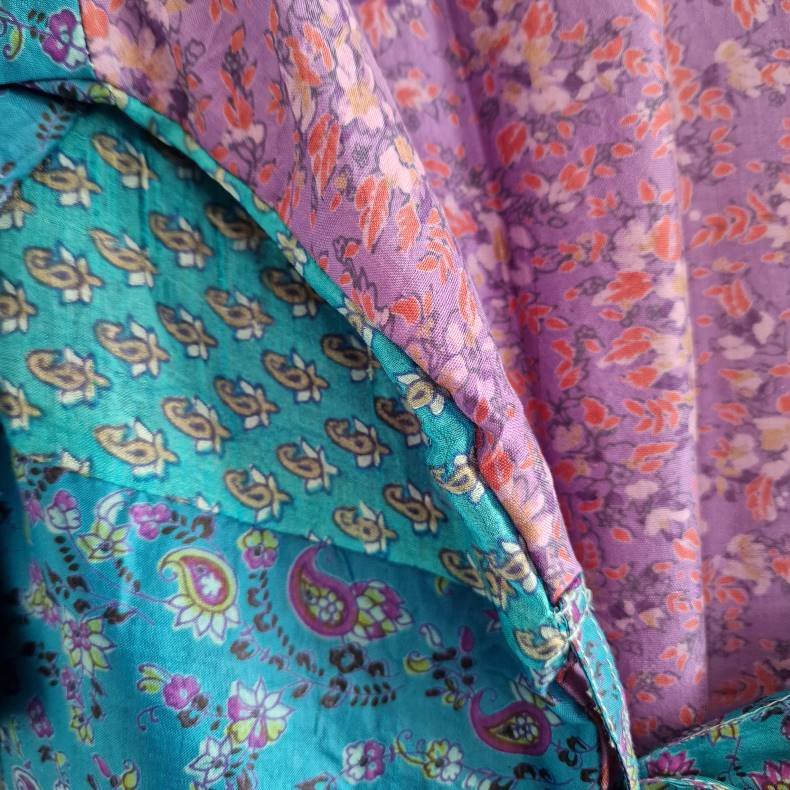 Silke kimono bygebjerg tone i tone kort med blte No.7