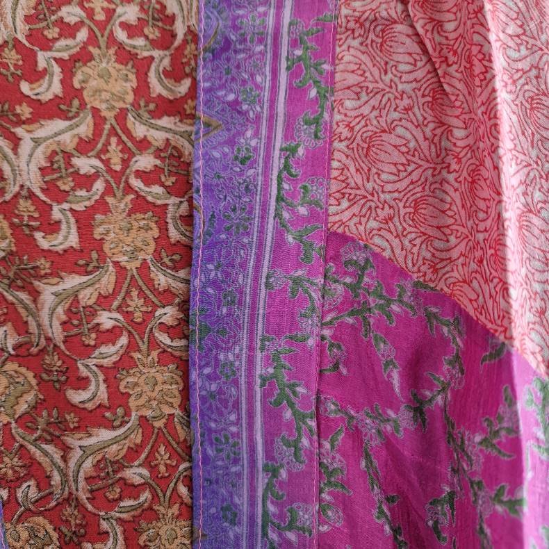 Silke kimono bygebjerg tone i tone kort med blte No.5