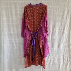 Silke kimono bygebjerg tone i tone kort med blte No.5