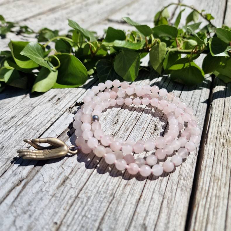 Rosa mudra mala