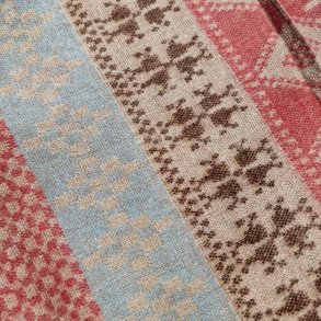 Grafisk uldtppe lysebl/rosa/brun