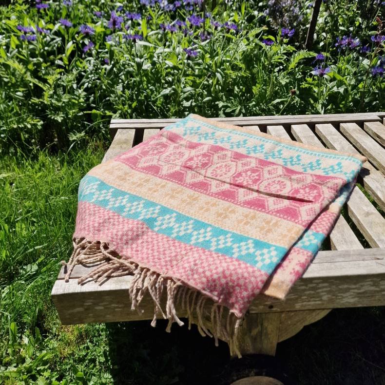 Grafisk uldtppe rosa tern pink/turkis/gul