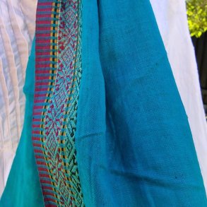 Turkis trklde med rd/gul bort