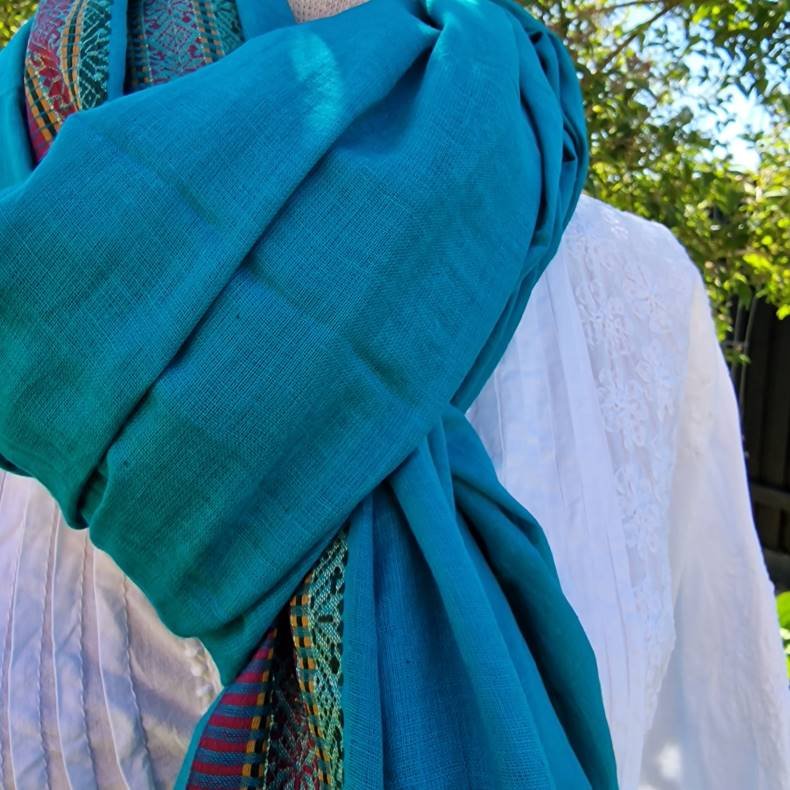 Turkis trklde med rd/gul bort