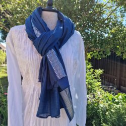 Blt trklde med bred hvid bort