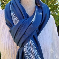 Blt trklde med bred hvid bort