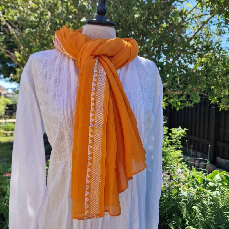 Orange t�rkl�de med hvid bort