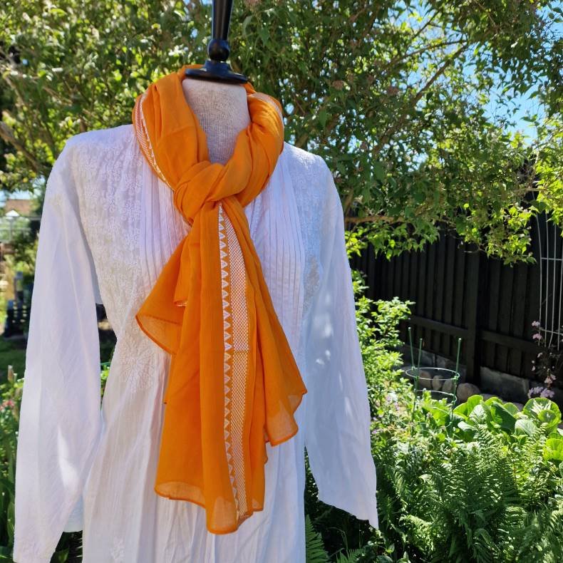 Orange t�rkl�de med hvid bort