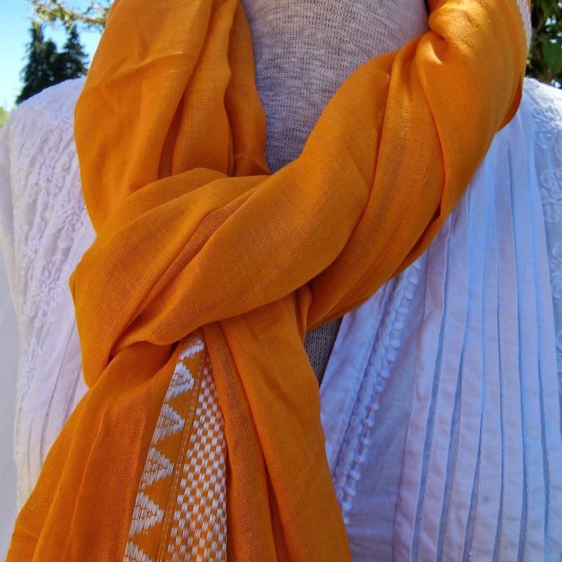 Orange t�rkl�de med hvid bort