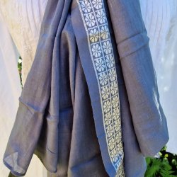 Gr�t t�rkl�de med hvid bort