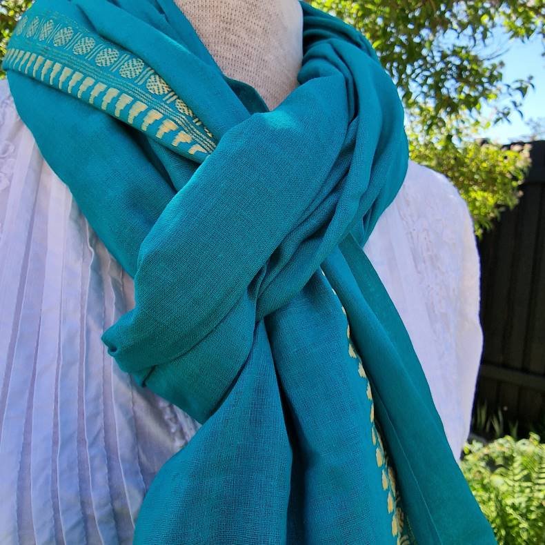 Turkisgrnt trklde med gylden bort