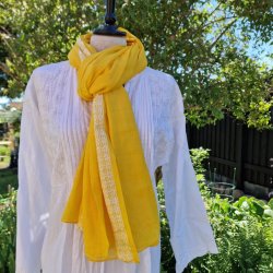 Gult t�rkl�de med hvid bort