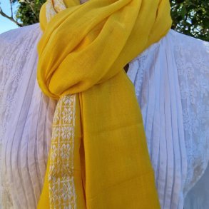 Gult t�rkl�de med hvid bort