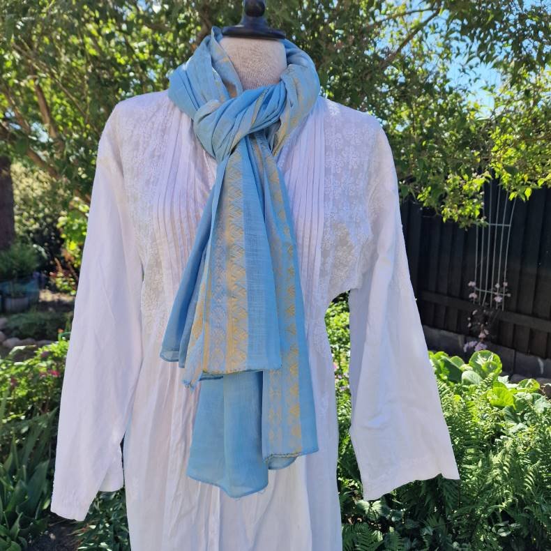 Bl lys trklde med gylden bort