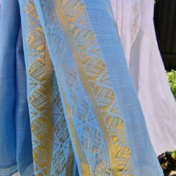 Bl lys trklde med gylden bort