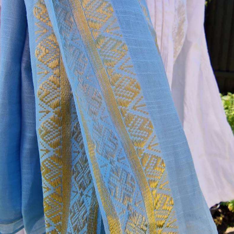 Bl lys trklde med gylden bort