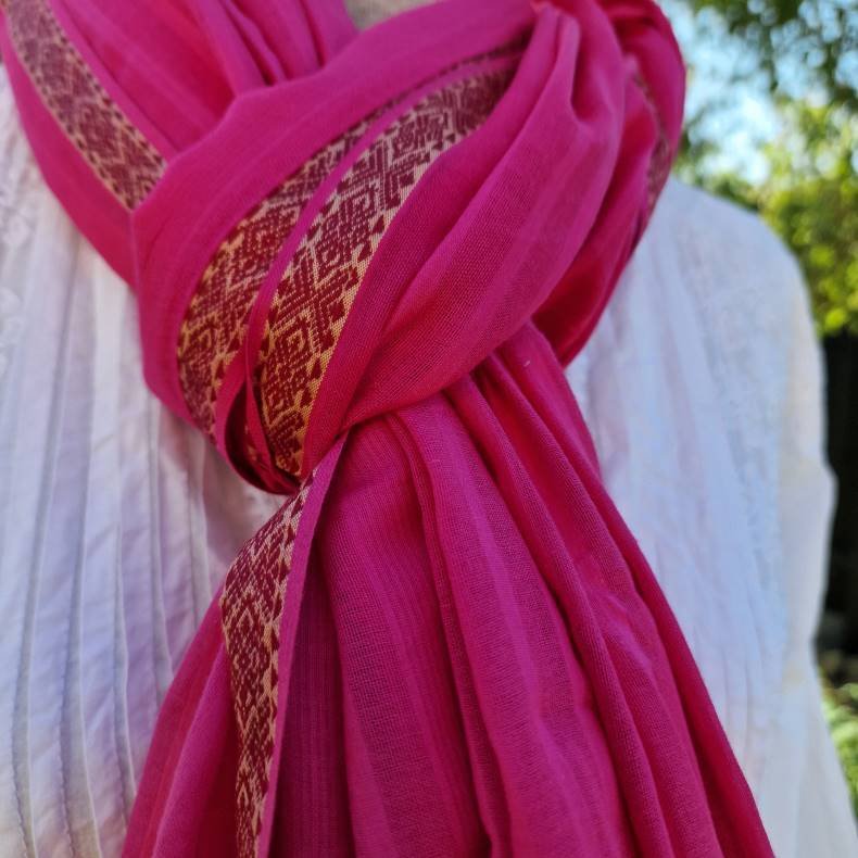 Pink trklde med smal gylden/rd bort