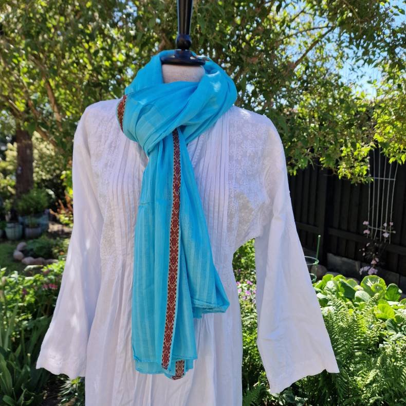 Turkis lys t�rkl�de med smal gylden/r�d bort