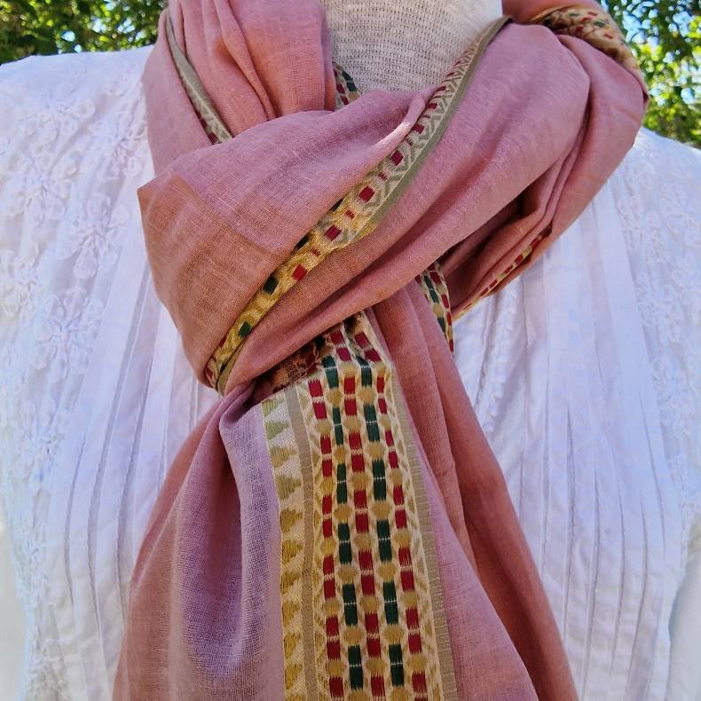 Rosa t�rkl�de med bred gylden/r�d/gr�n bort