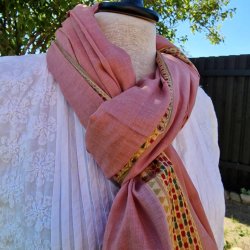 Rosa t�rkl�de med bred gylden/r�d/gr�n bort