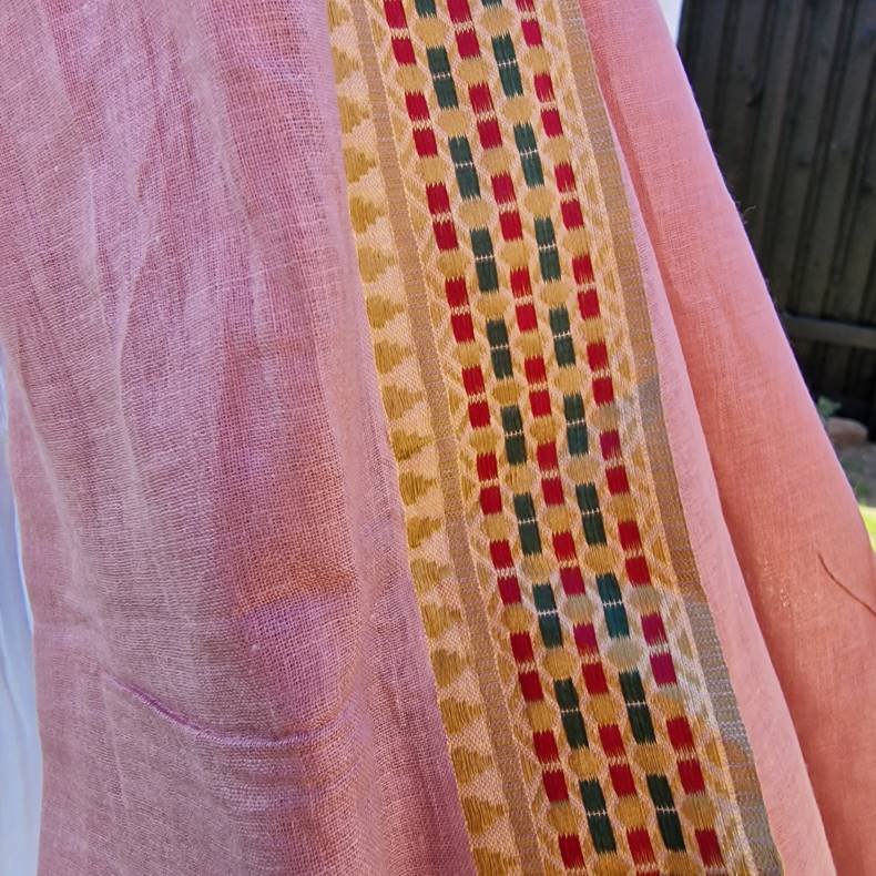 Rosa t�rkl�de med bred gylden/r�d/gr�n bort