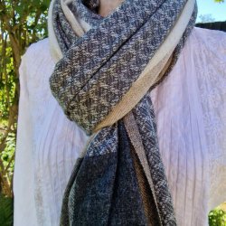 Unisex halstrklde i mixuld gr/brun