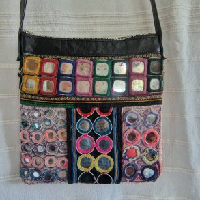 Unik taske med firkantede spejle