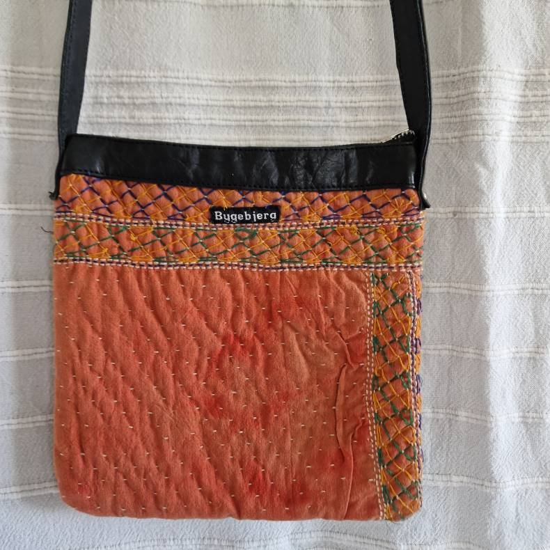 Unik taske med firkantede spejle