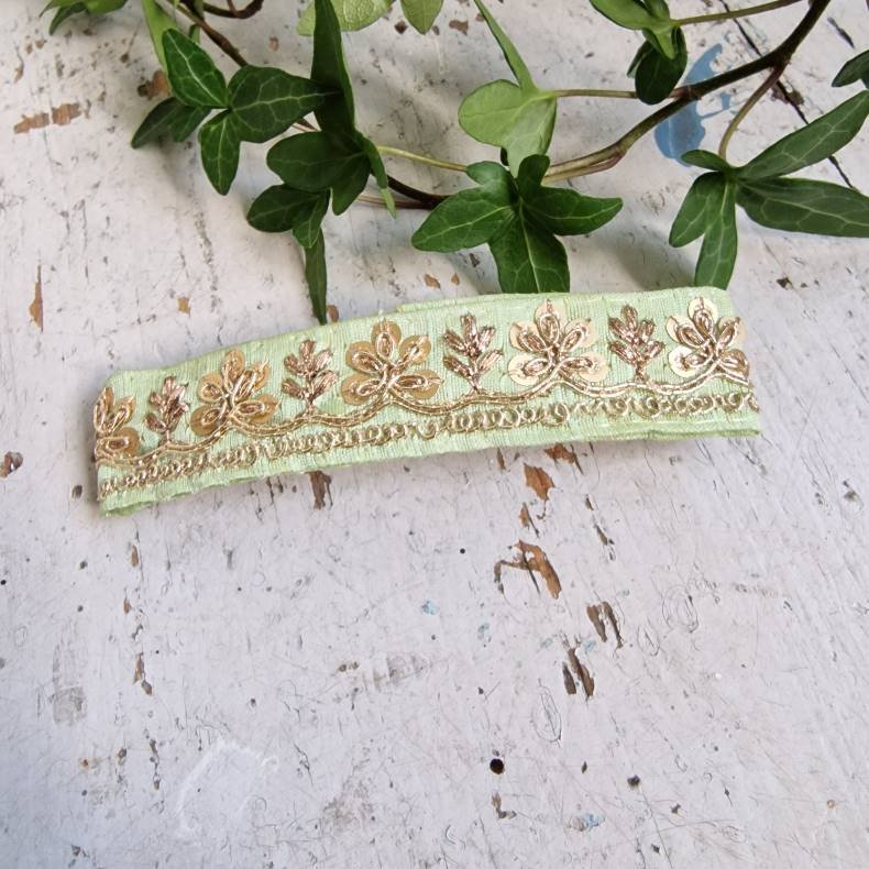 Lysgrn hrpynt med 10 cm spnde No.53