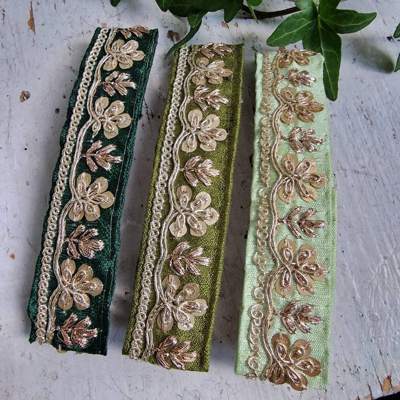 Dybgrn hrpynt med 10 cm spnde No.51