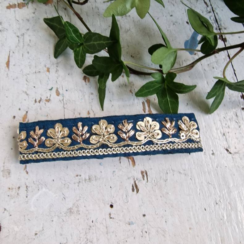 Mrk petrol hrpynt med 10 cm spnde No.49