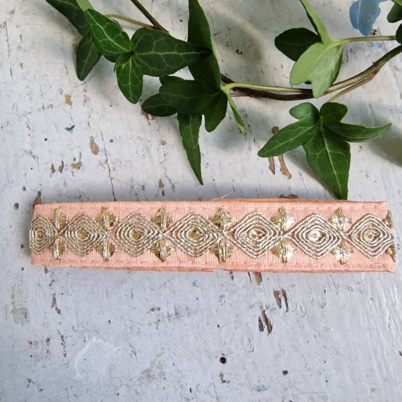 Lys Fersken hrpynt med 10 cm spnde No.24