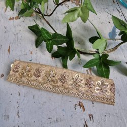 Creme hrpynt med 10 cm spnde No.85