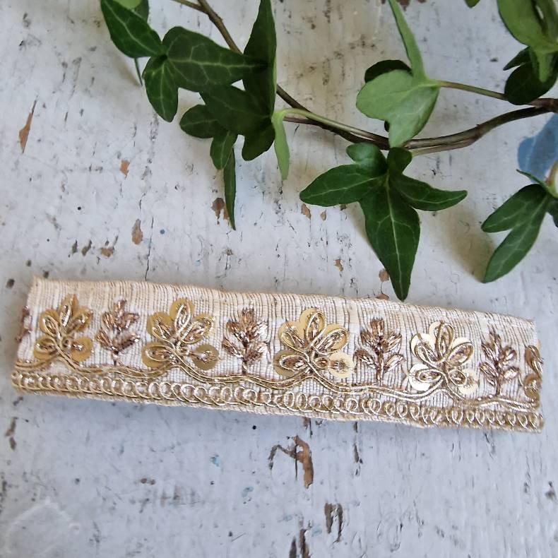 Rhvid hrpynt med 10 cm spnde No.86