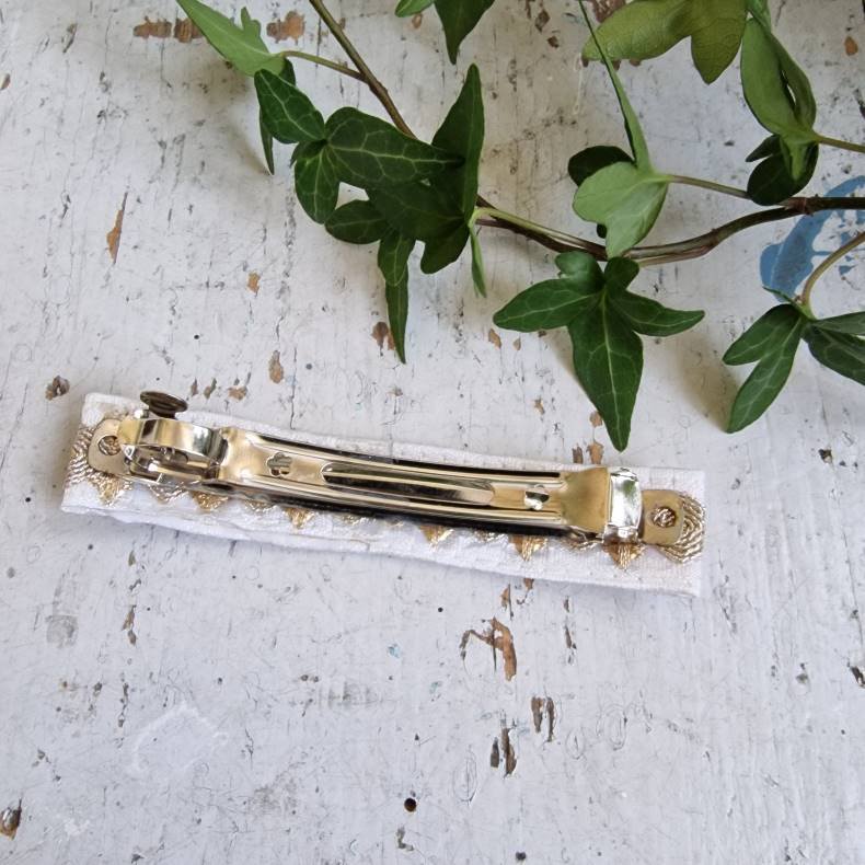 Hvid hrpynt med 10 cm spnde No.87