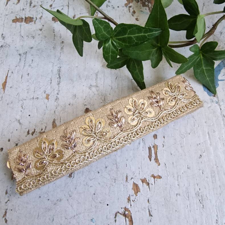 Creme hrpynt med 10 cm spnde No.85