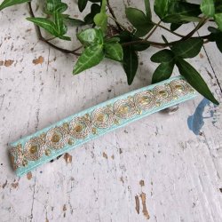 Lys turkis hrpynt med 10 cm spnde No.40