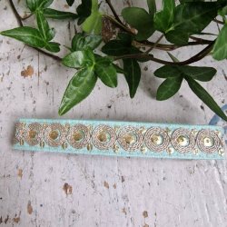 Lys turkis hrpynt med 10 cm spnde No.40