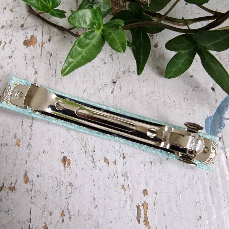 Lys turkis hrpynt med 10 cm spnde No.40