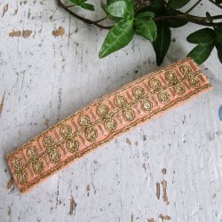 Abrikos hrpynt med 10 cm spnde No.25