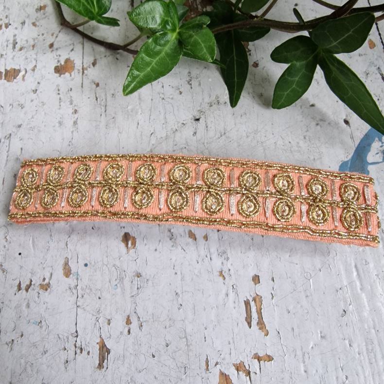 Abrikos hrpynt med 10 cm spnde No.25