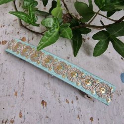 Lys turkis hrpynt med 10 cm spnde No.40