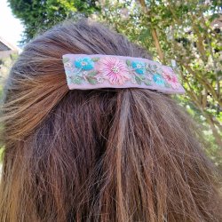 Rosa blomst hrpynt med 10 cm spnde No.1