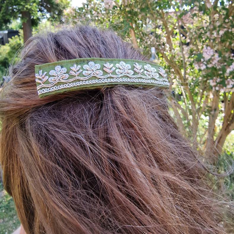 Lysgrn hrpynt med 10 cm spnde No.53