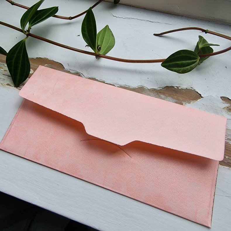 Kuvert lyserd med guld mnster