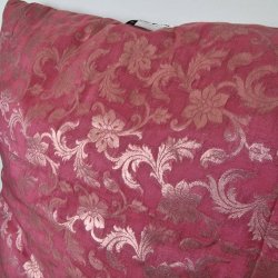 Mrk lyserd med guldmnster pudebetrk