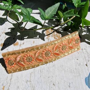 Peach hrpynt med 10 cm spnde No.26