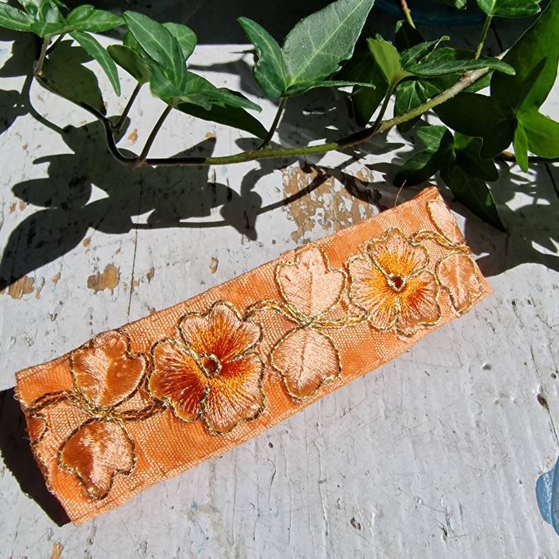 Orange/fersken  hrpynt med 10 cm spnde No.31